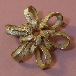 Lisner Gold-tone Bow Pin Brooch